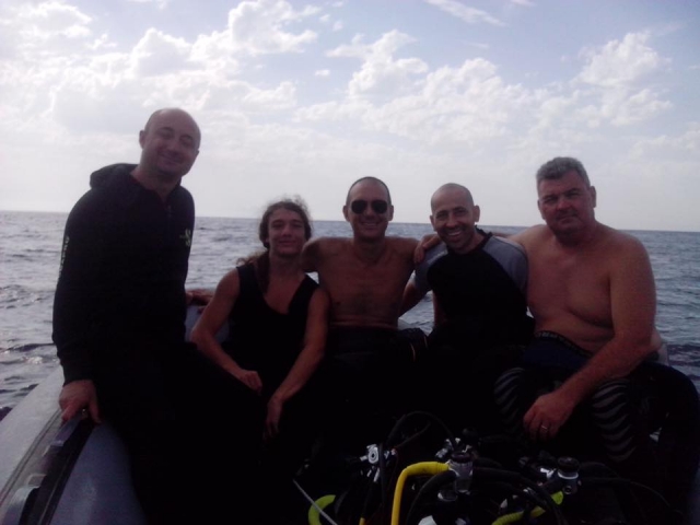  与一群朋友乐趣更大